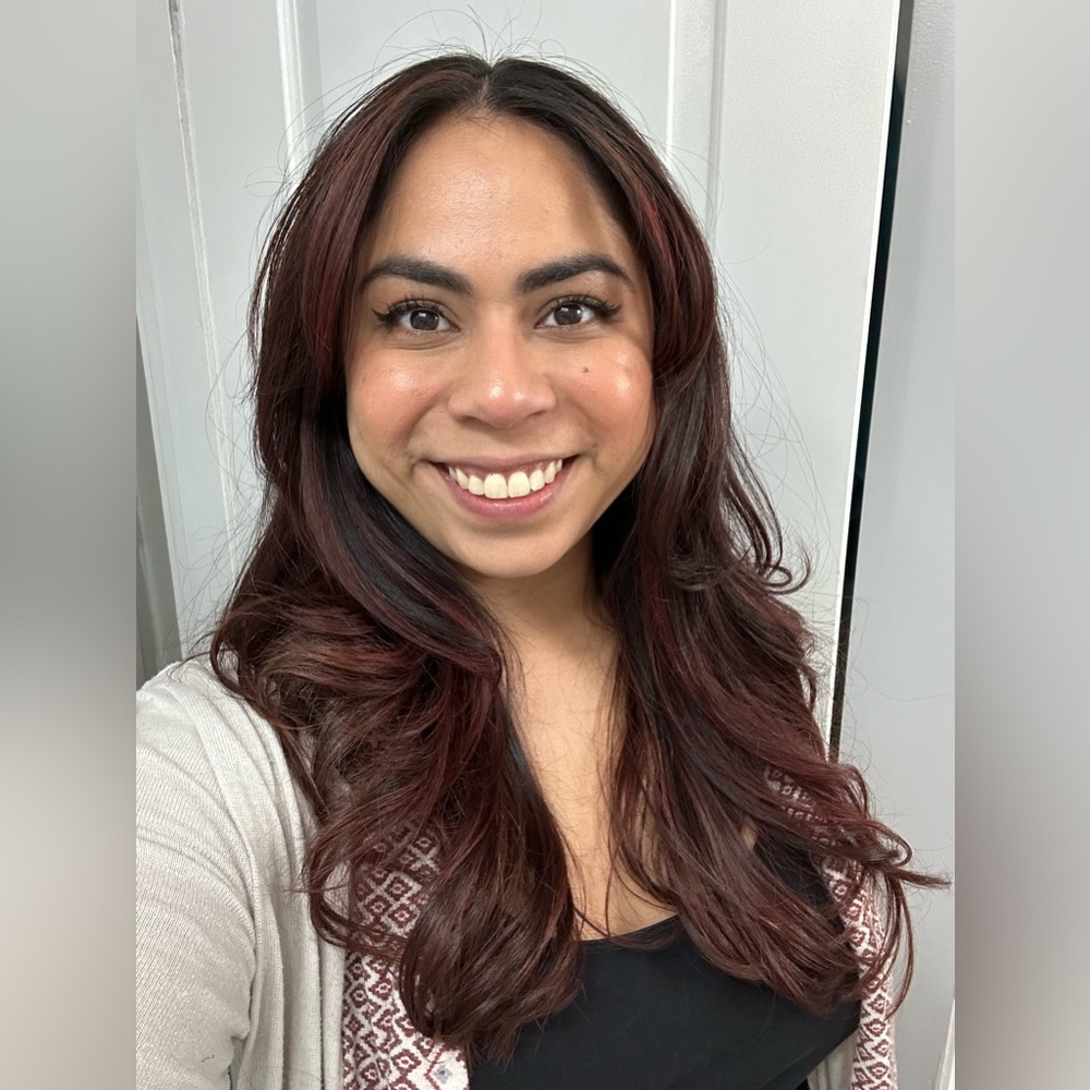Meet your Posher, Yesenia